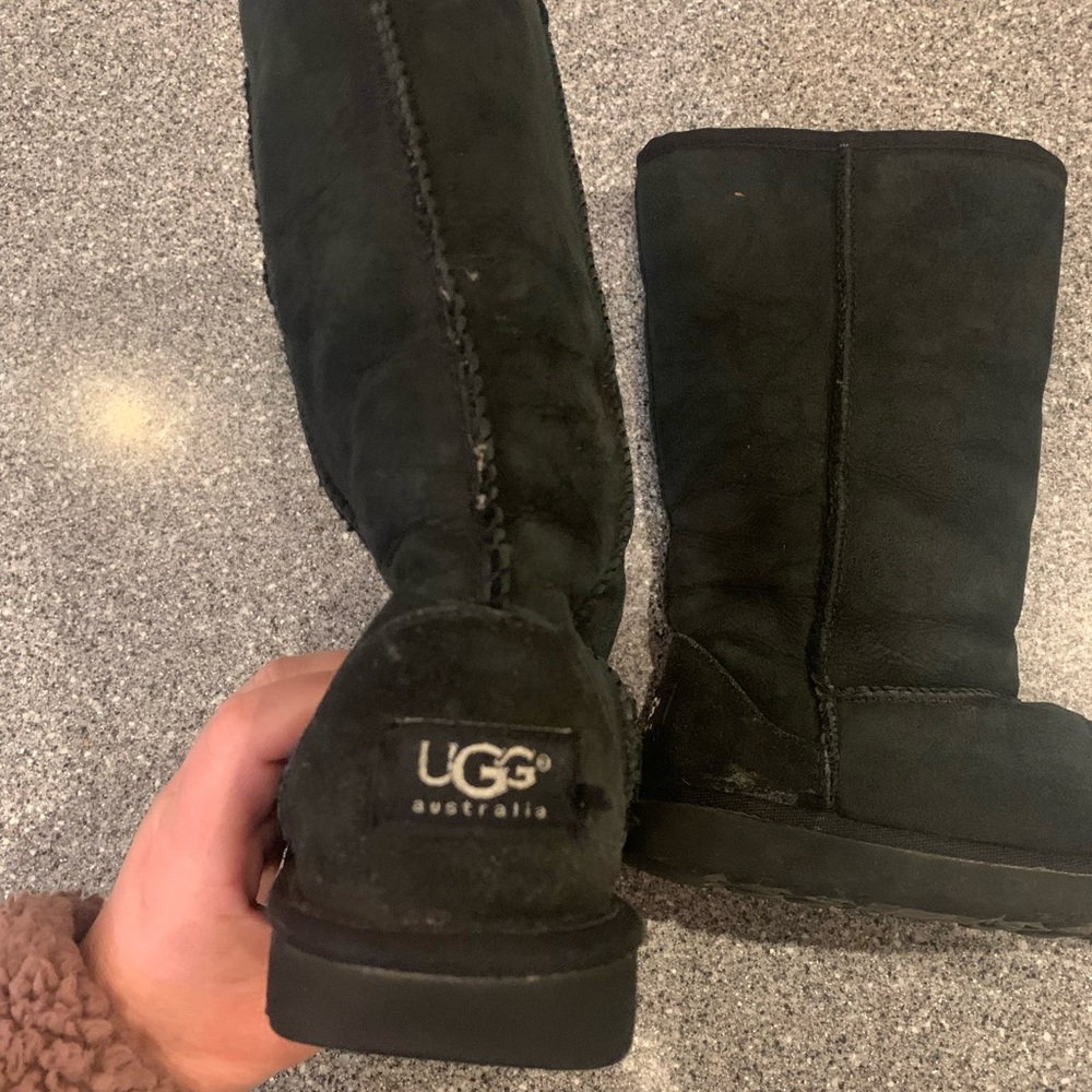 Girls size 2 black Uggs